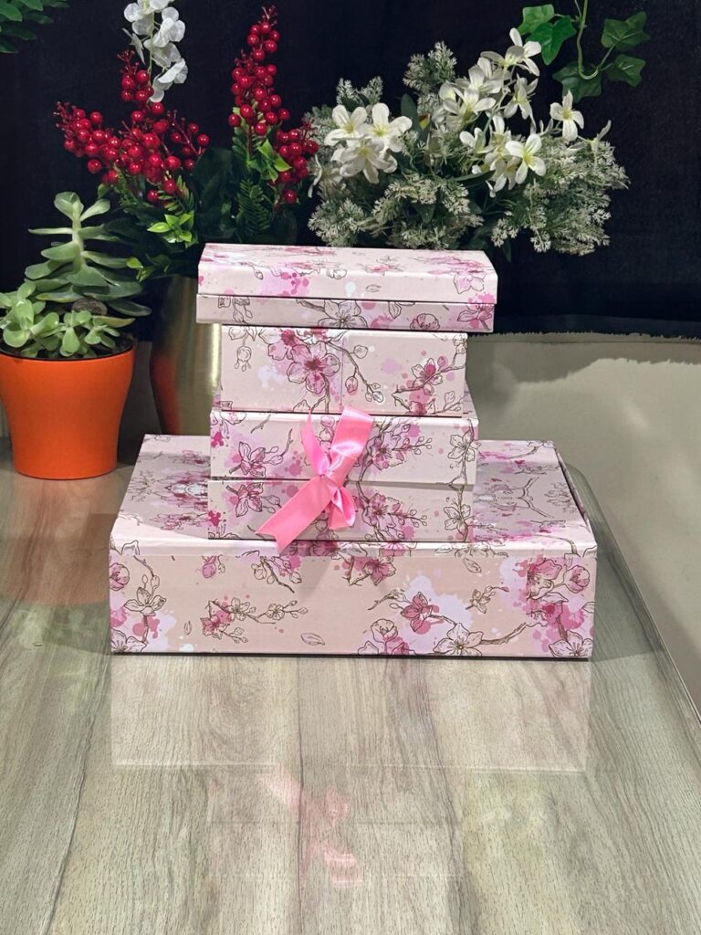customize magnetic gift boxes